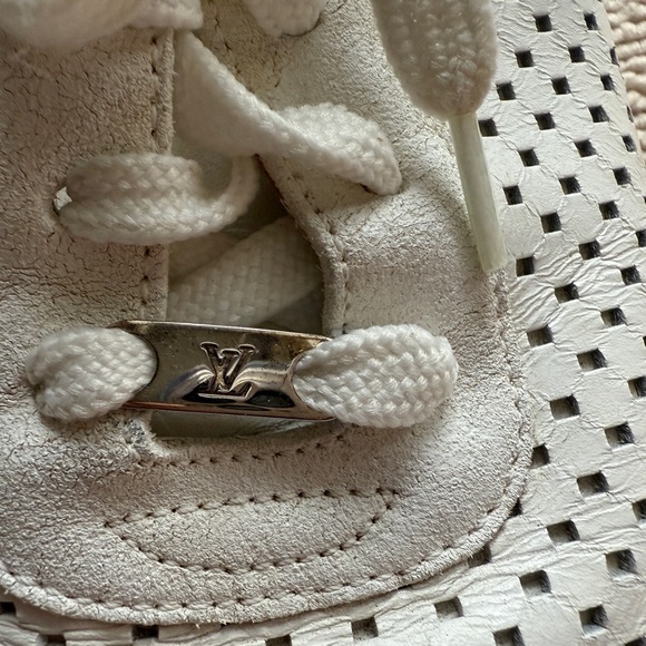 Authentic LOUIS VUITTON Women leather Sneakers, Off-White. Size 37, US size 6.5 - Picture 10 of 13